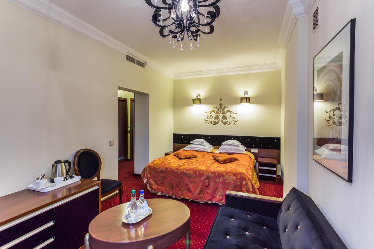 Dwor Kombornia Hotel&Spa Exteriér fotografie