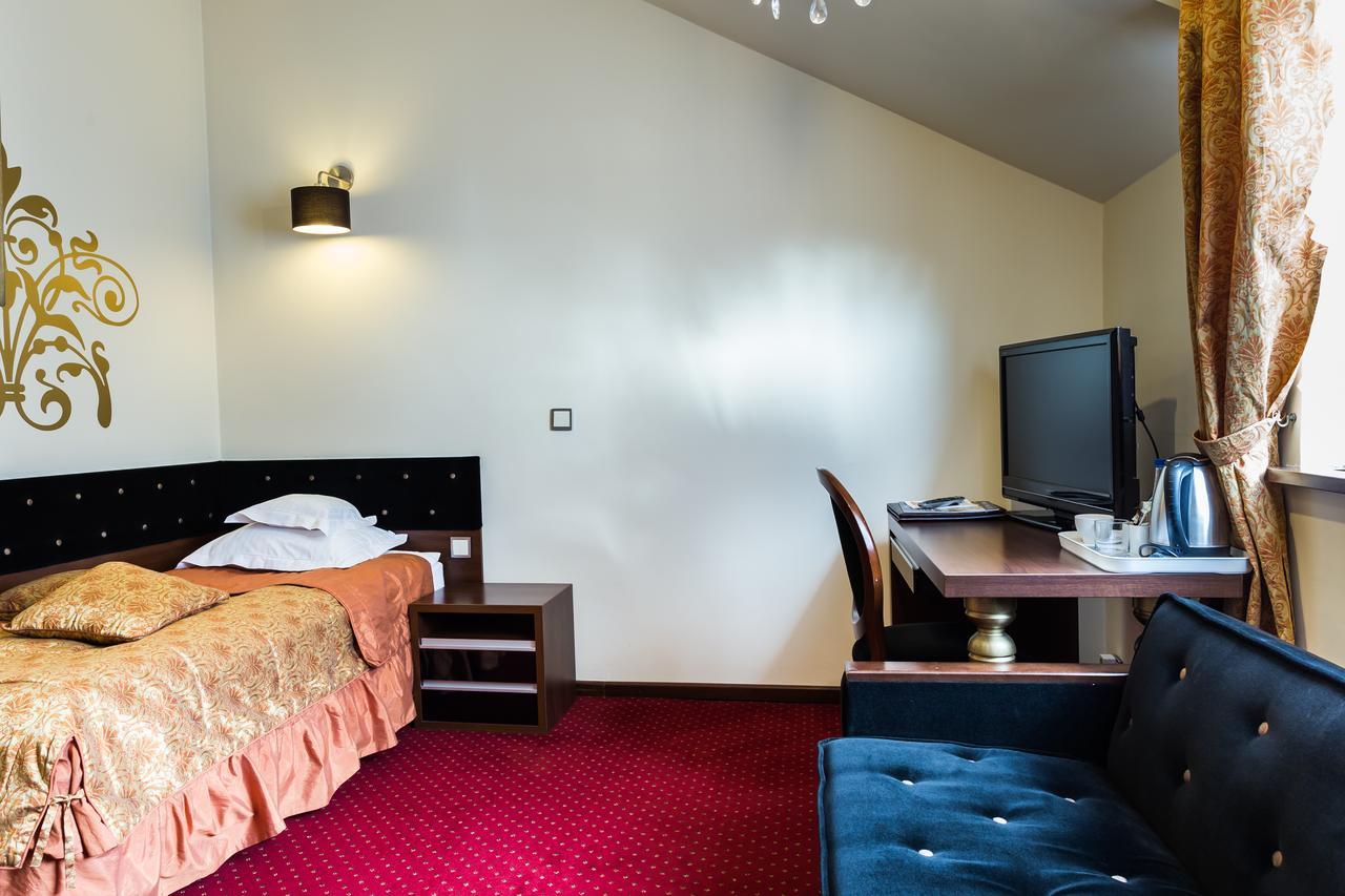 Dwor Kombornia Hotel&Spa Exteriér fotografie