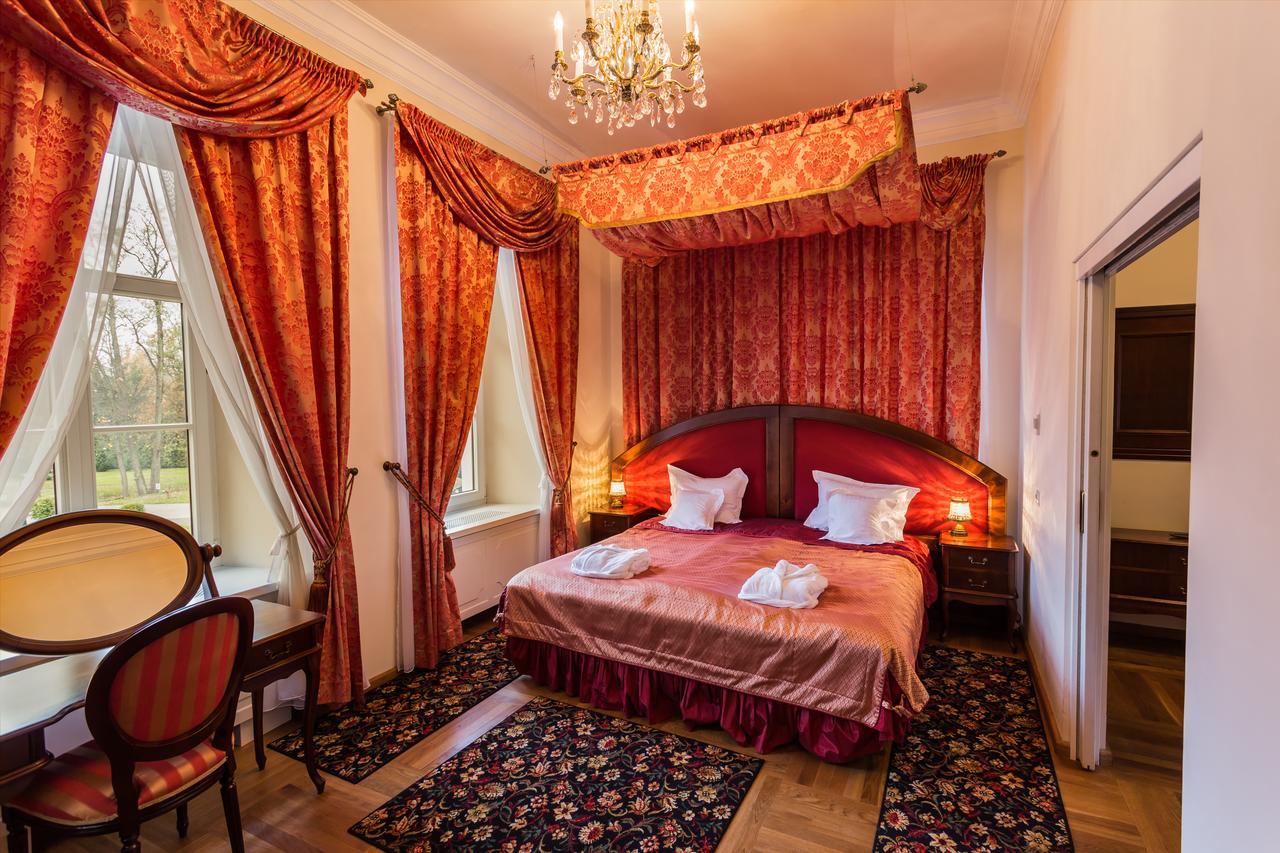 Dwor Kombornia Hotel&Spa Exteriér fotografie