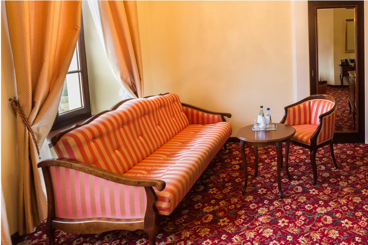 Dwor Kombornia Hotel&Spa Exteriér fotografie