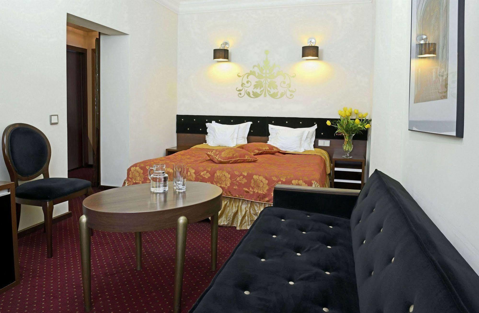 Dwor Kombornia Hotel&Spa Exteriér fotografie
