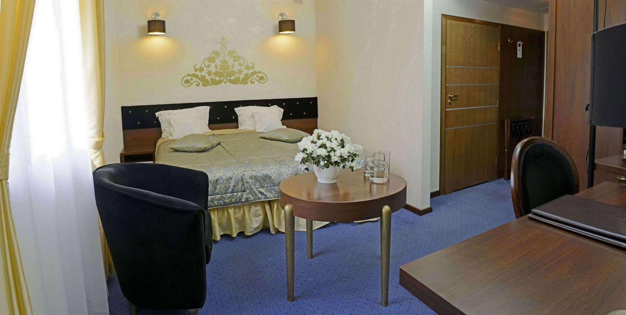 Dwor Kombornia Hotel&Spa Exteriér fotografie